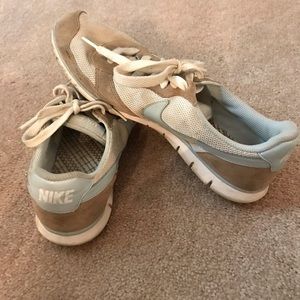 Nike Classic tennis shoes